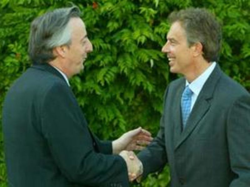 KIRCHNER LES PEGO DURO AL FMI Y A MENEM