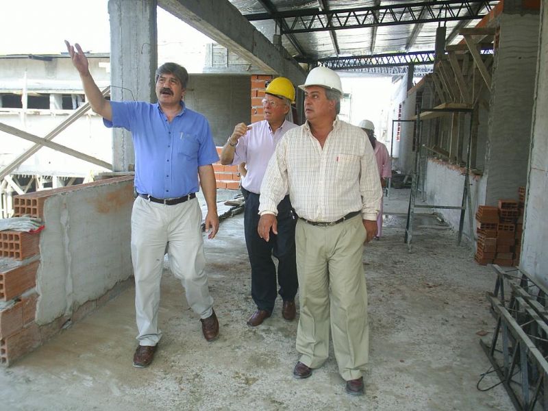 AVANZA LA AMPLIACION DE LA ESCUELA 17 Y LA CONSTRUCCION DEL POLIMODAL DE GOWLAND