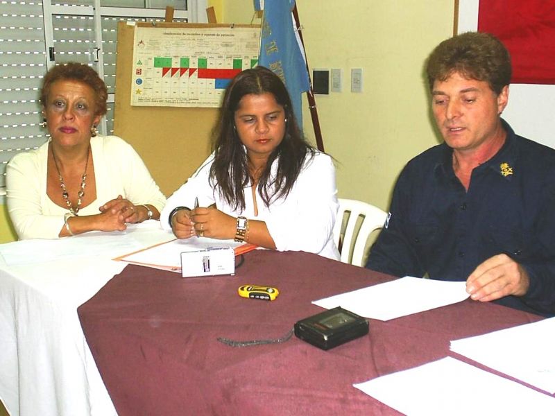 LOS BOMBEROS Y EL CONSEJO ESCOLAR JUNTOS POR LA SEGURIDAD EN LAS ESCUELAS