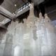 Dos niños rompieron la escultura de cristal más grande del mundo y recordó a la que rompió Mauricio Macri