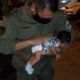 Héroe: un gendarme le salvó la vida a un bebé
