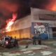 Gran incendio en Esteban Echeverría. Trabajan 10 dotaciones de bomberos