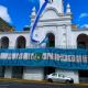 17 de Octubre: Vandalizan el Cabildo con una bandera del gremio de Camioneros