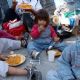 Argentina enfrenta un aumento inédito de la pobreza con casi 6 de cada 10 niños (y niñas) pobres