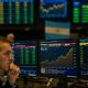 Las acciones argentinas mantienen su rally y el riesgo país perfora los 700 puntos