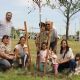 Un gesto que se vuelve tradición: familias plantan árboles por cada nacimiento en Mercedes