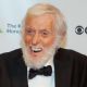 Dick Van Dyke cumple 100 años: un siglo de talento, humor y elegancia que marcó a generaciones