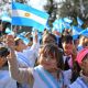 Más de 1.100 estudiantes prometieron lealtad a la Bandera en una emotiva ceremonia frente al Municipio