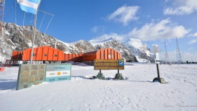 Se crea la Base Orcadas en Cabaña de la Isla Lori (Antartida)