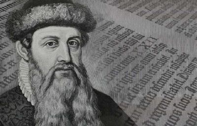 Johannes Gutenberg imprime la primera Biblia en una imprenta